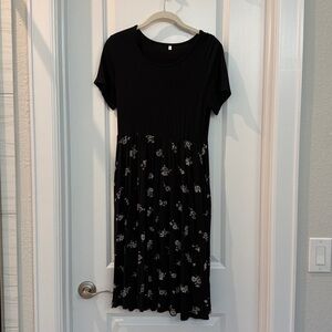 Source Unknown Black and White Floral Midi Dress